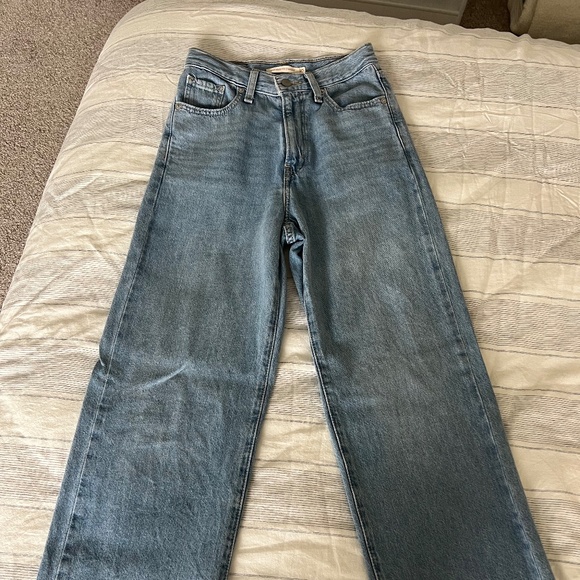 Levis High Waisted Straight Jeans - Picture 1 of 7